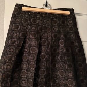 Ann Taylor pleated skirt size 6. Black with copper colored threads.